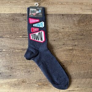 Blue Q Men’s 7-12 “Damn I Love This This Town” Crew Socks